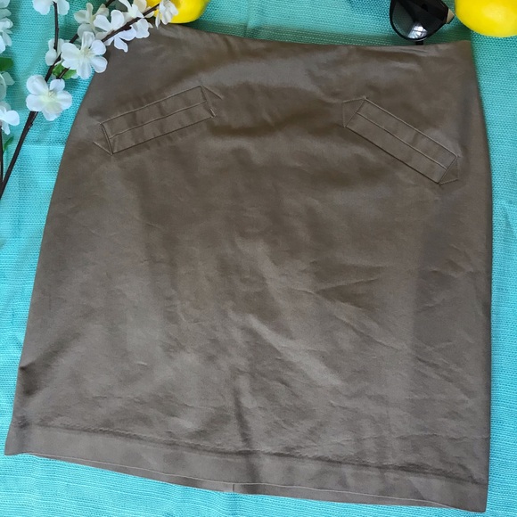 Short khaki pencil skirt - Picture 1 of 3